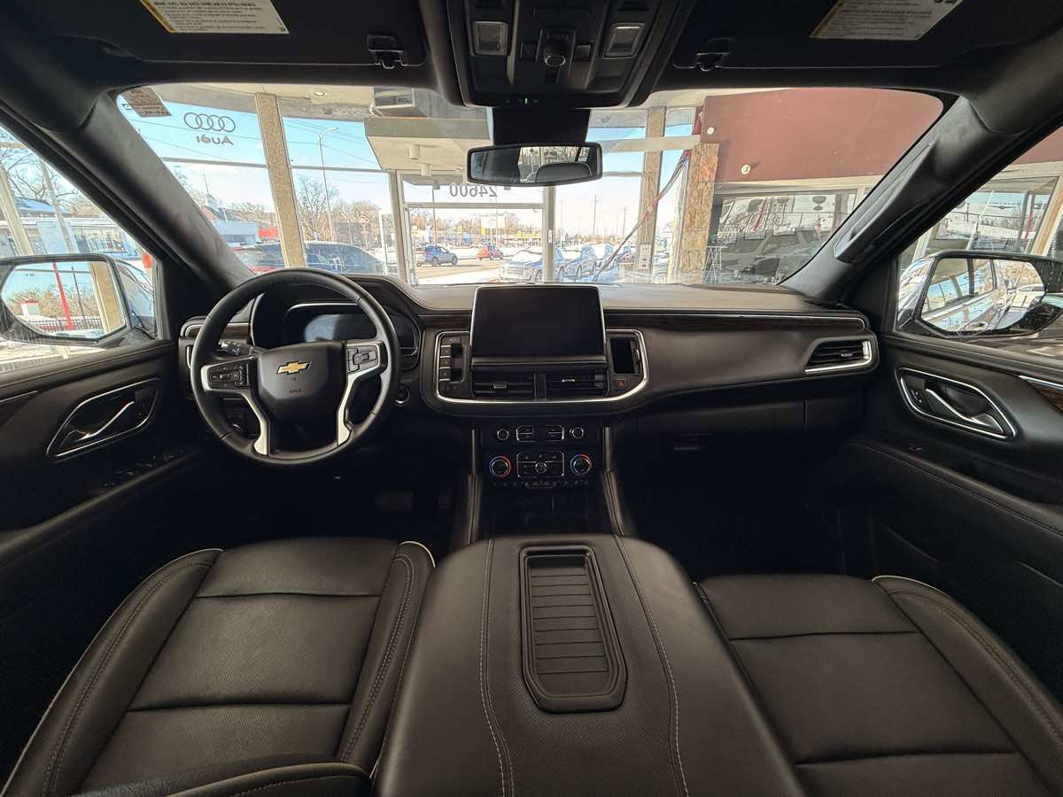 Used 2023 Chevrolet Suburban Premier image 43