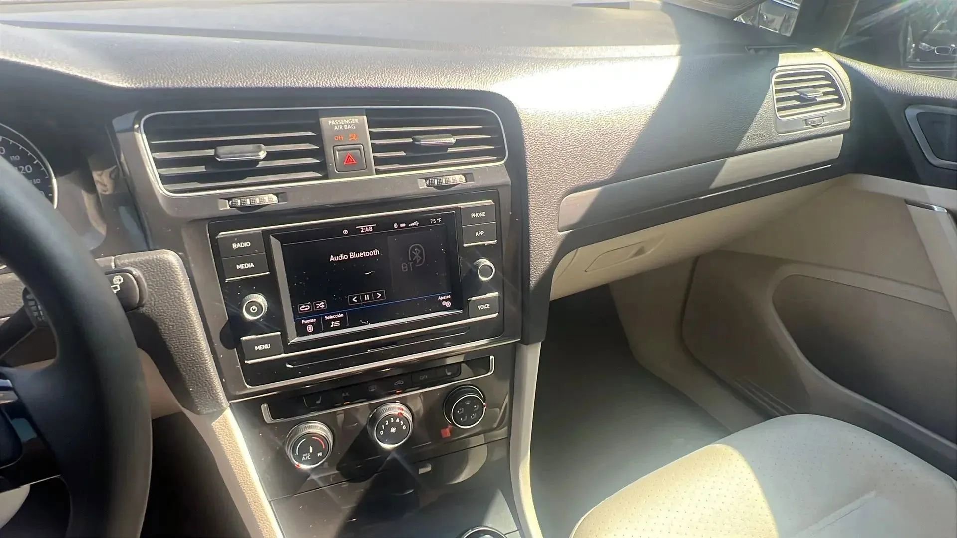 Used 2020 Volkswagen Golf 4-Door image 18