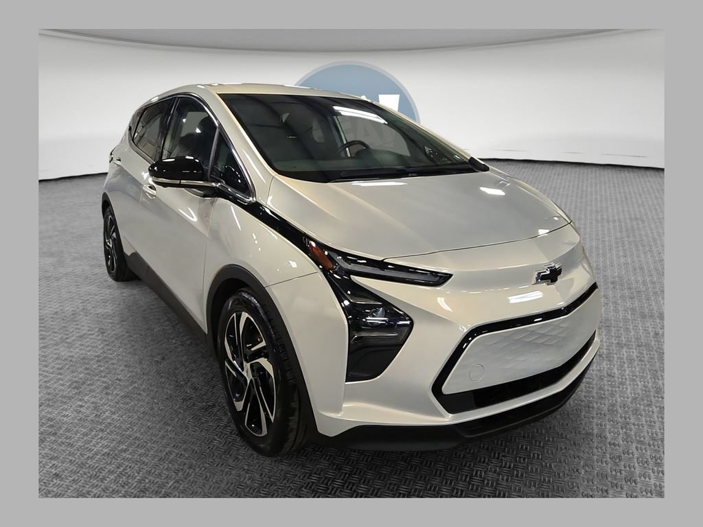 Used 2022 Chevrolet Bolt LT w/ Infotainment Package FWD image 1
