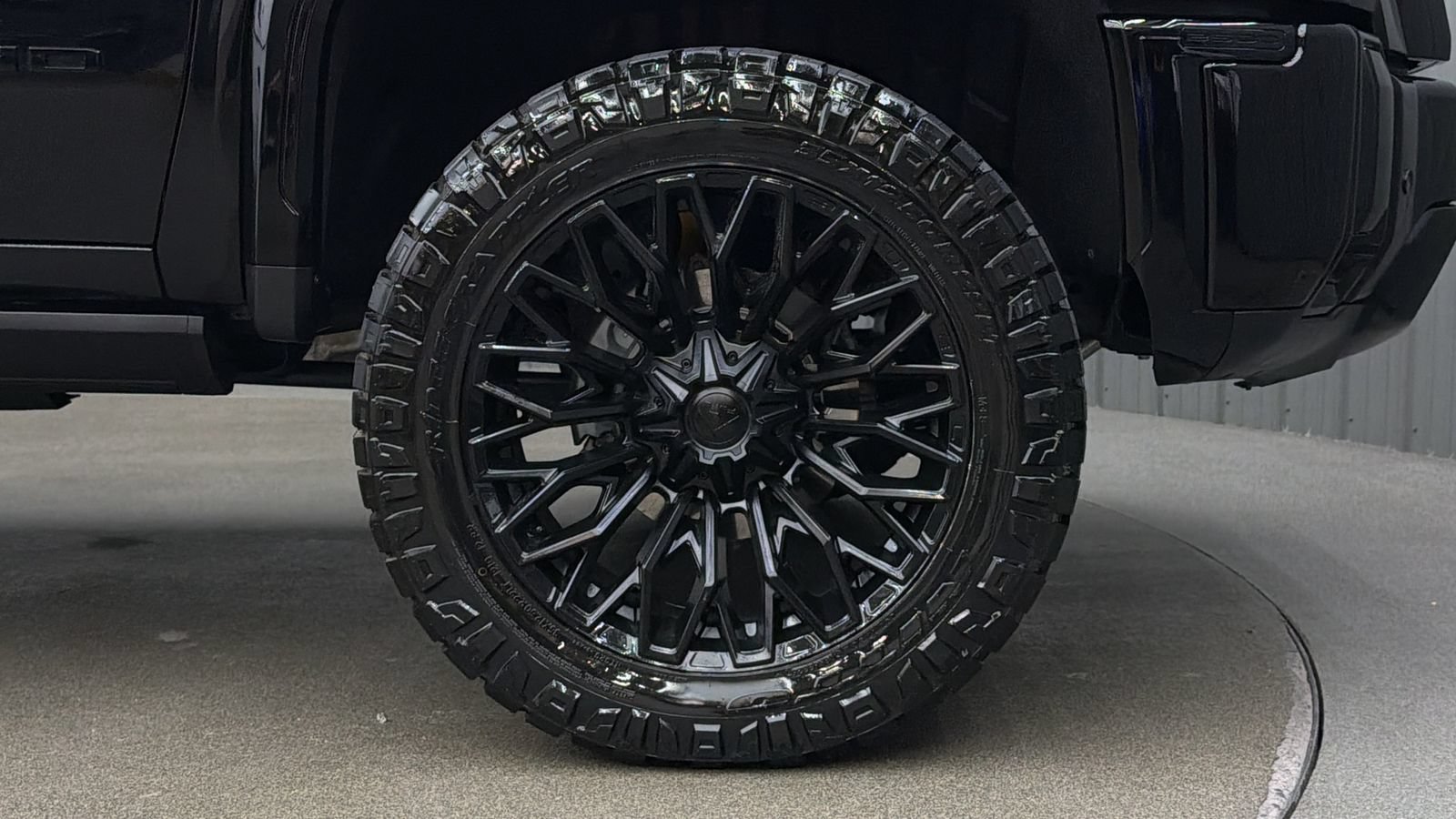 Used 2026 GMC Sierra 2500 AT4X w/ LPO, Black Badging Package AWD/4WD image 9