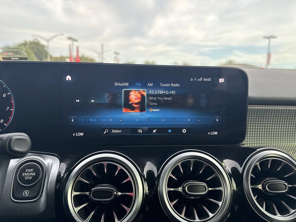 Used 2023 Mercedes-Benz GLB 250 w/ Premium Package image 26