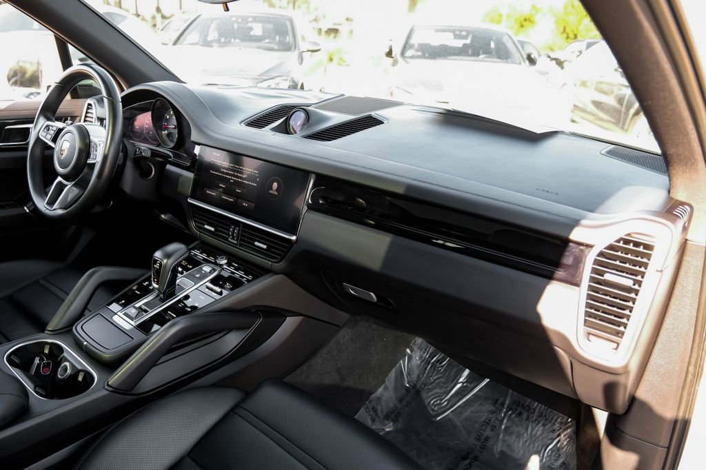 Used 2022 Porsche Cayenne AWD/4WD image 10