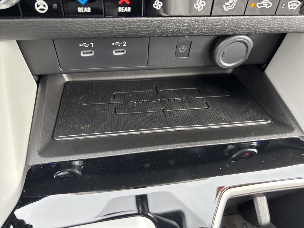 Used 2025 Mitsubishi Outlander AWD image 40