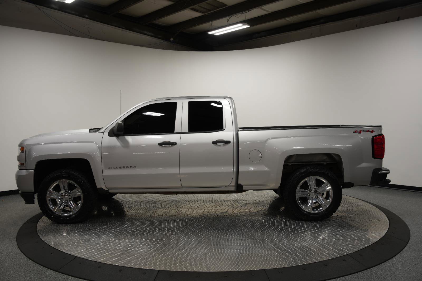 Used 2017 Chevrolet Silverado 1500 Custom w/ Custom Convenience Package image 4