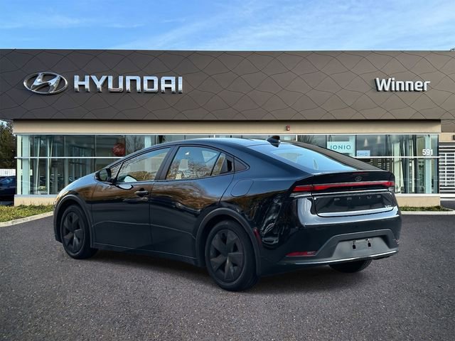 Used 2025 Toyota Prius LE image 3