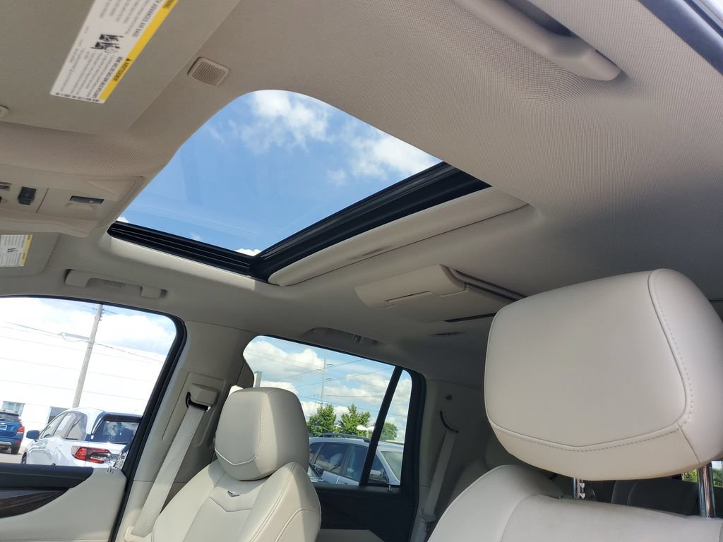 Used 2018 Cadillac Escalade Premium Luxury AWD/4WD image 12