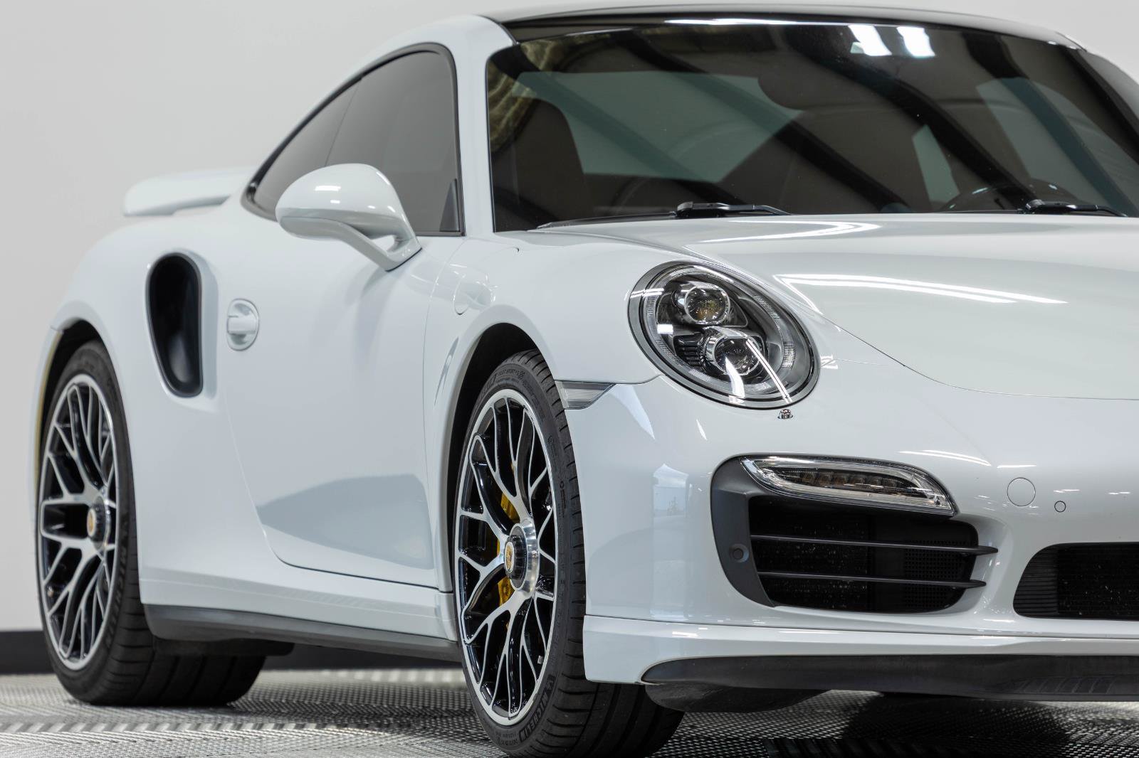Used 2015 Porsche 911 Turbo S AWD/4WD image 2
