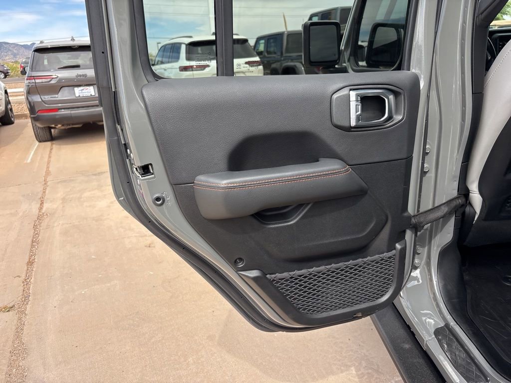 Used 2023 Jeep Gladiator Mojave w/ LED Lighting Group AWD/4WD image 17