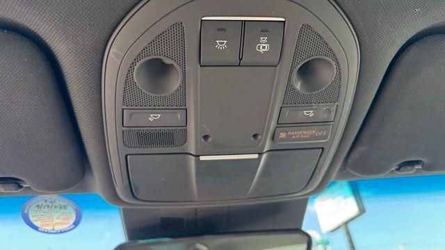 Used 2023 Genesis G70 2.0T image 41