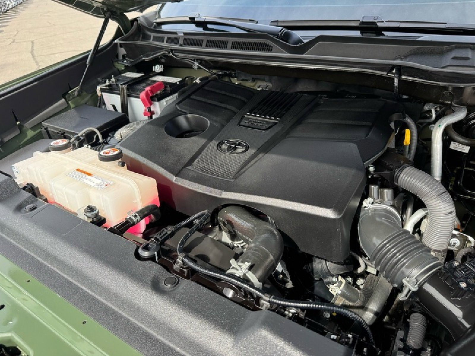 Used 2022 Toyota Tundra SR5 w/ SR5 Convenience Package AWD/4WD image 22