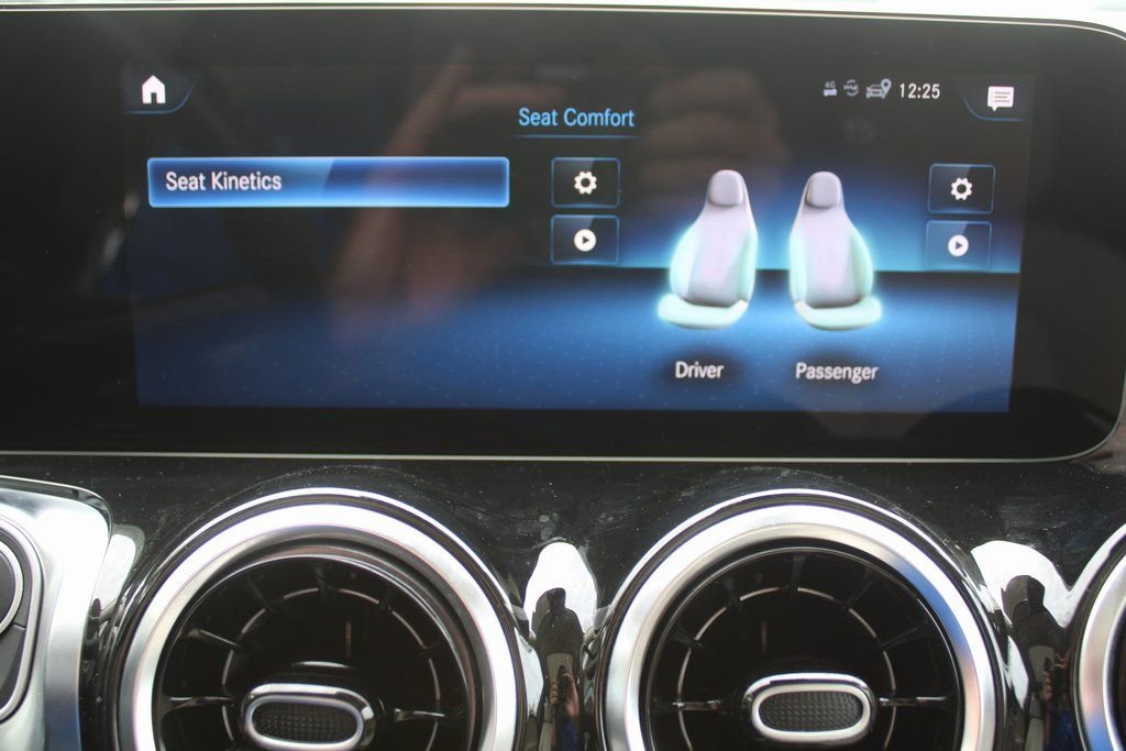 Used 2023 Mercedes-Benz GLB 250 image 45