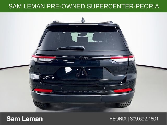 Used 2023 Jeep Grand Cherokee Altitude AWD/4WD image 6