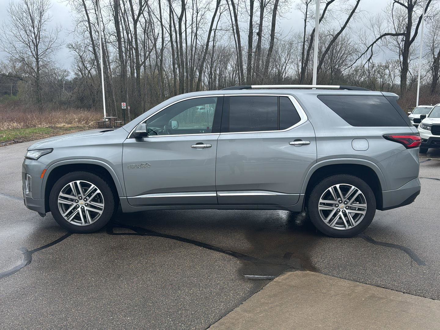 Used 2023 Chevrolet Traverse High Country image 2