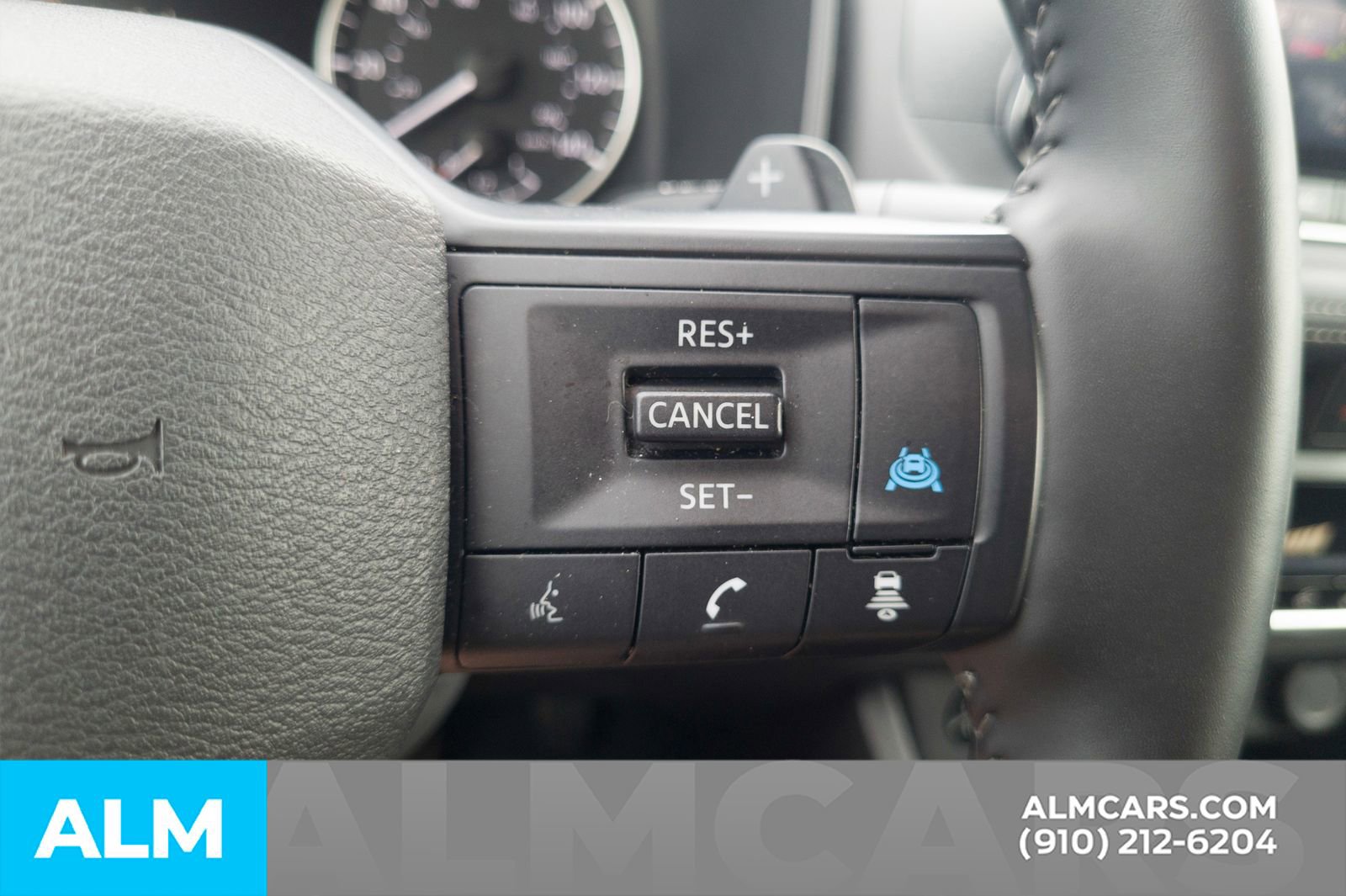 Used 2025 Nissan Rogue SV image 11