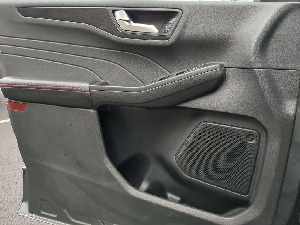 Used 2025 Ford Escape ST-Line image 11
