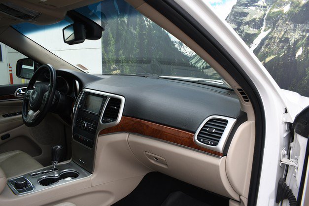 Used 2012 Jeep Grand Cherokee Limited w/ Luxury Group II AWD/4WD image 25