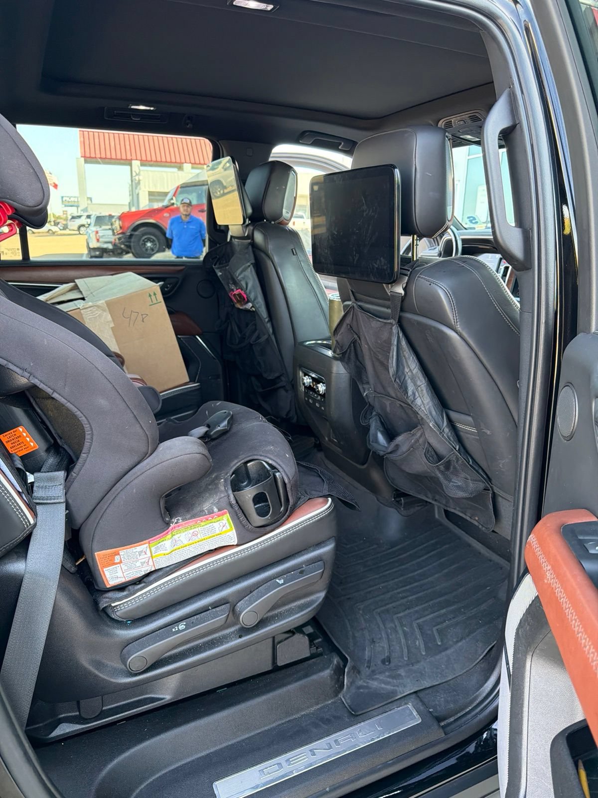 Used 2023 GMC Yukon XL Denali Ultimate AWD/4WD image 16