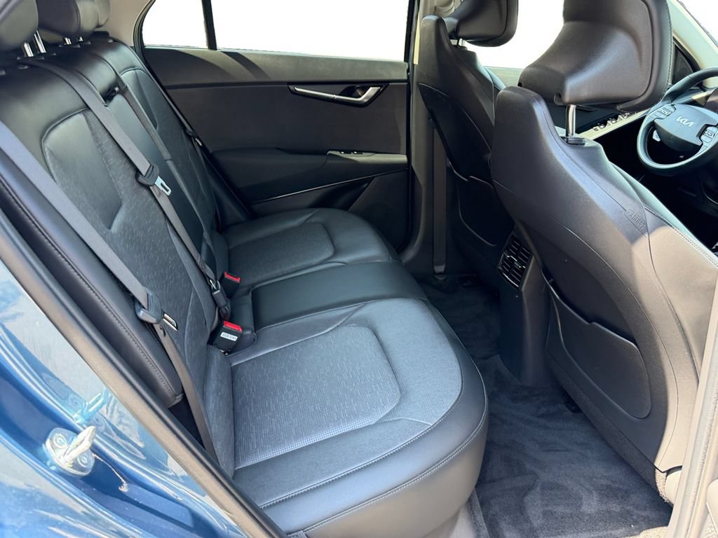 Certified 2023 Kia Niro Wave w/ Wave Preserve Package FWD image 9