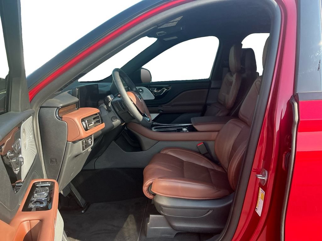 Certified 2026 Lincoln Aviator Reserve AWD/4WD image 14