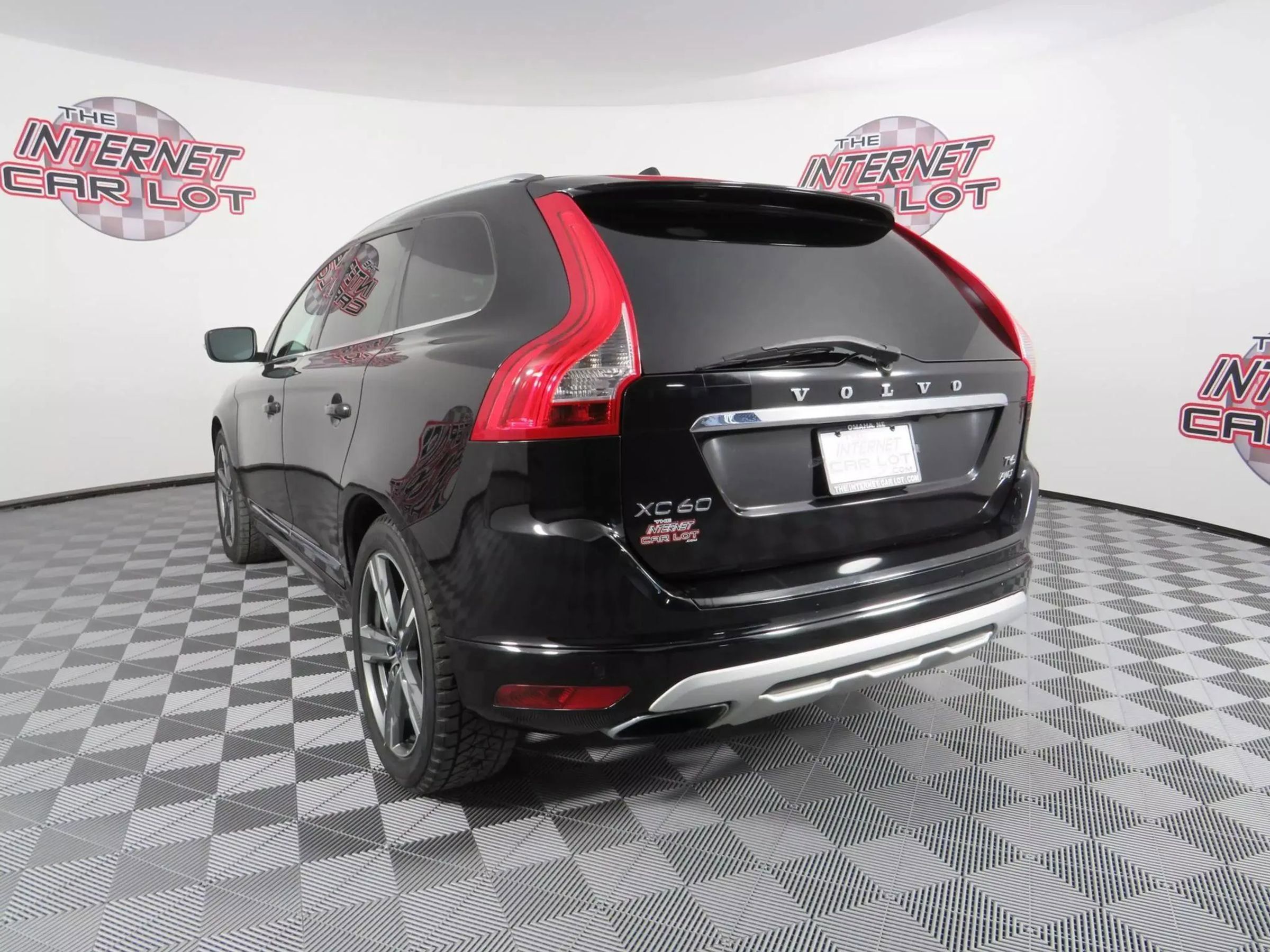 Used 2017 Volvo XC60 T6 Dynamic w/ Preferred Option Package image 7