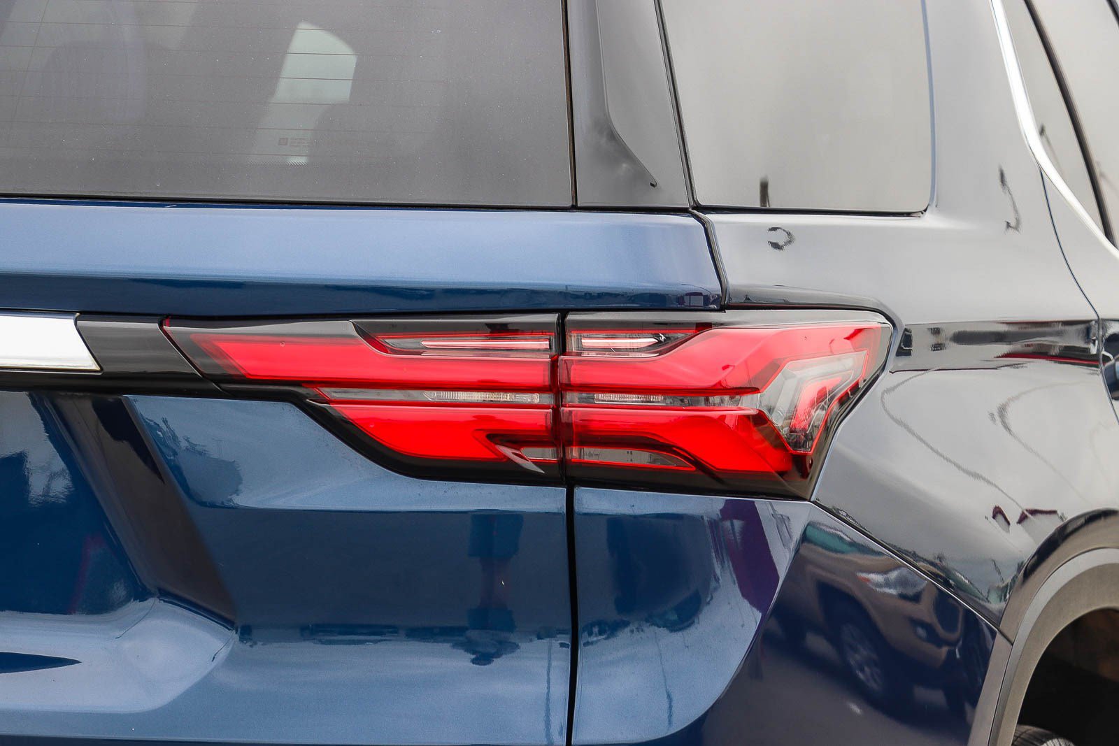Used 2023 Chevrolet Traverse LT FWD image 8