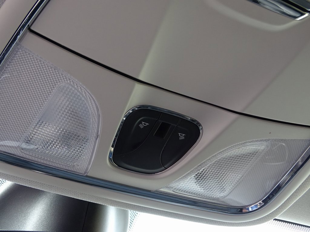 Used 2020 Jeep Cherokee Limited image 35