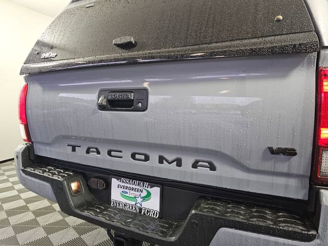 Used 2018 Toyota Tacoma TRD Off-Road w/ Technology Package image 17