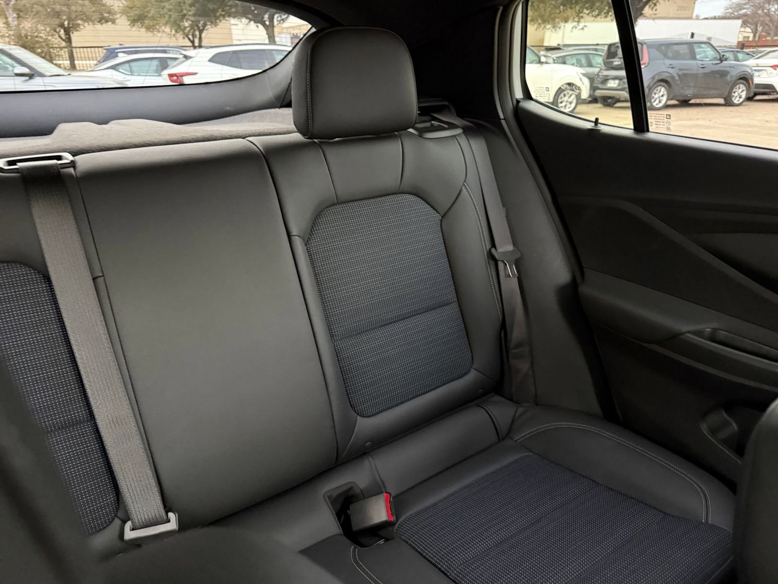 Used 2025 Buick Envista Preferred image 37