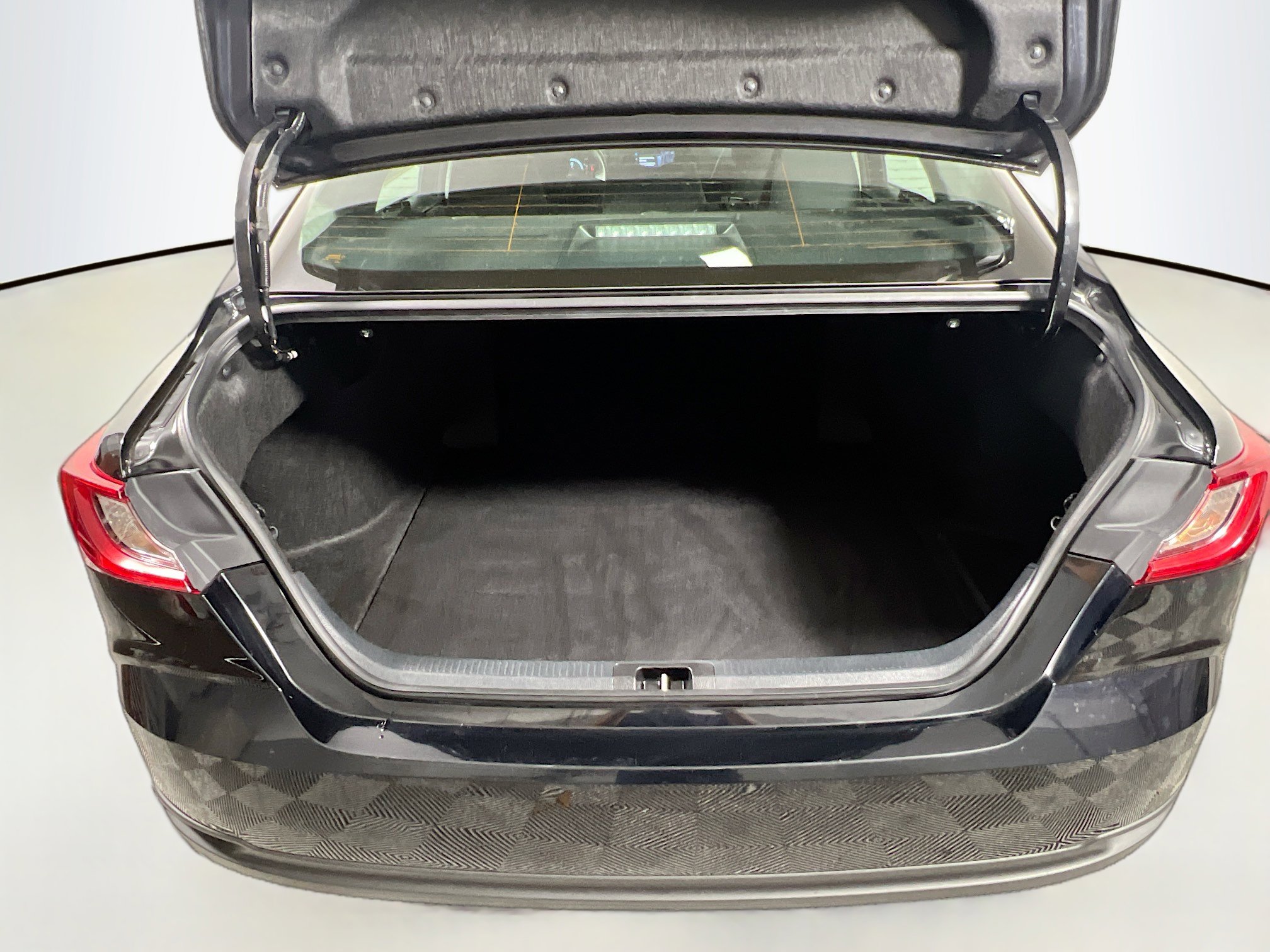 Used 2025 Toyota Camry LE w/ Convenience Package image 34