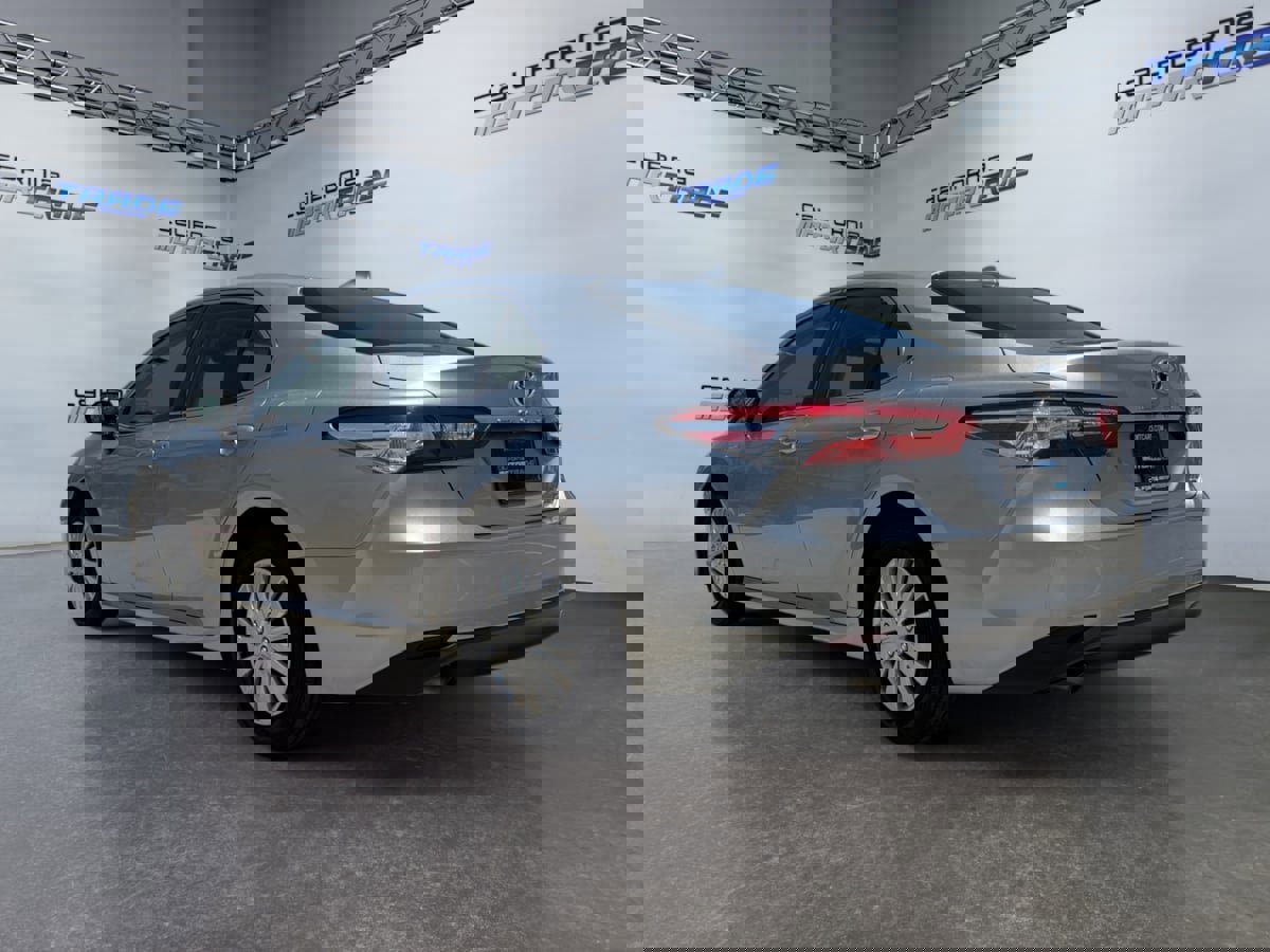 Used 2020 Toyota Camry LE image 7