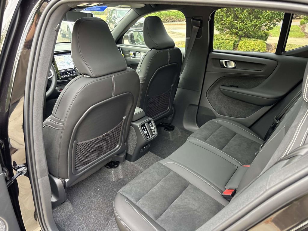 New 2026 Volvo XC40 B5 Ultra w/ Protection Package Premier image 27
