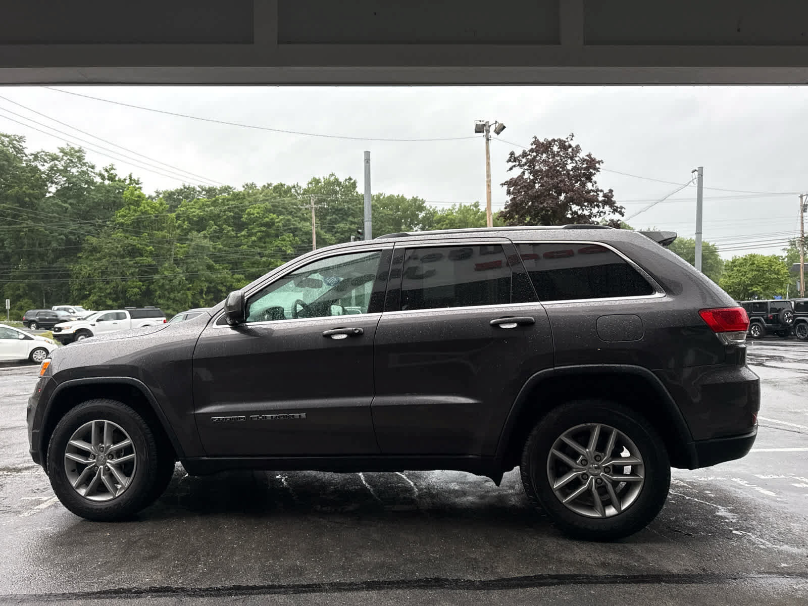 Used 2017 Jeep Grand Cherokee Laredo w/ Quick Order Package 23E AWD/4WD image 6