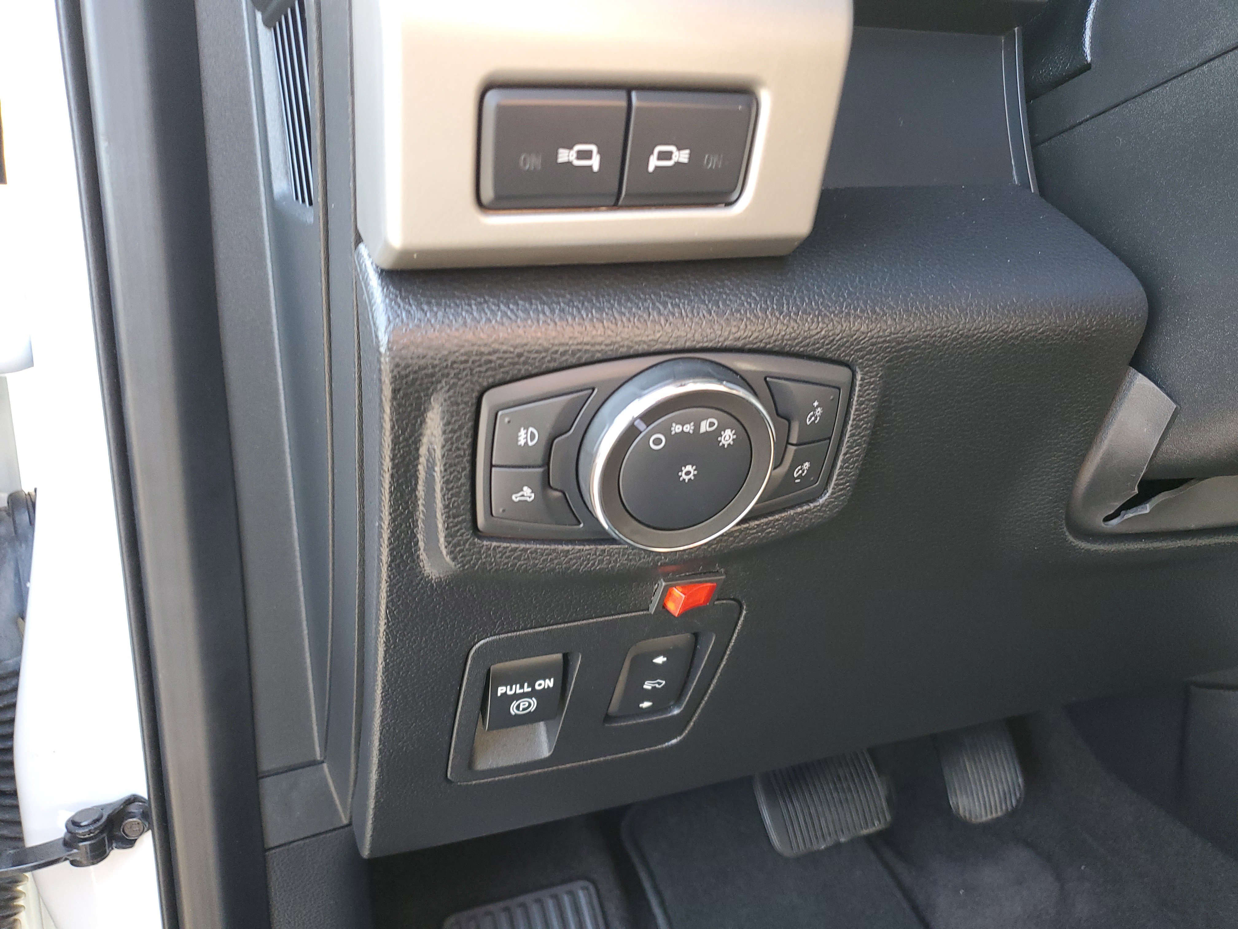 Used 2020 Ford F150 Lariat w/ Equipment Group 502A Luxury AWD/4WD image 24