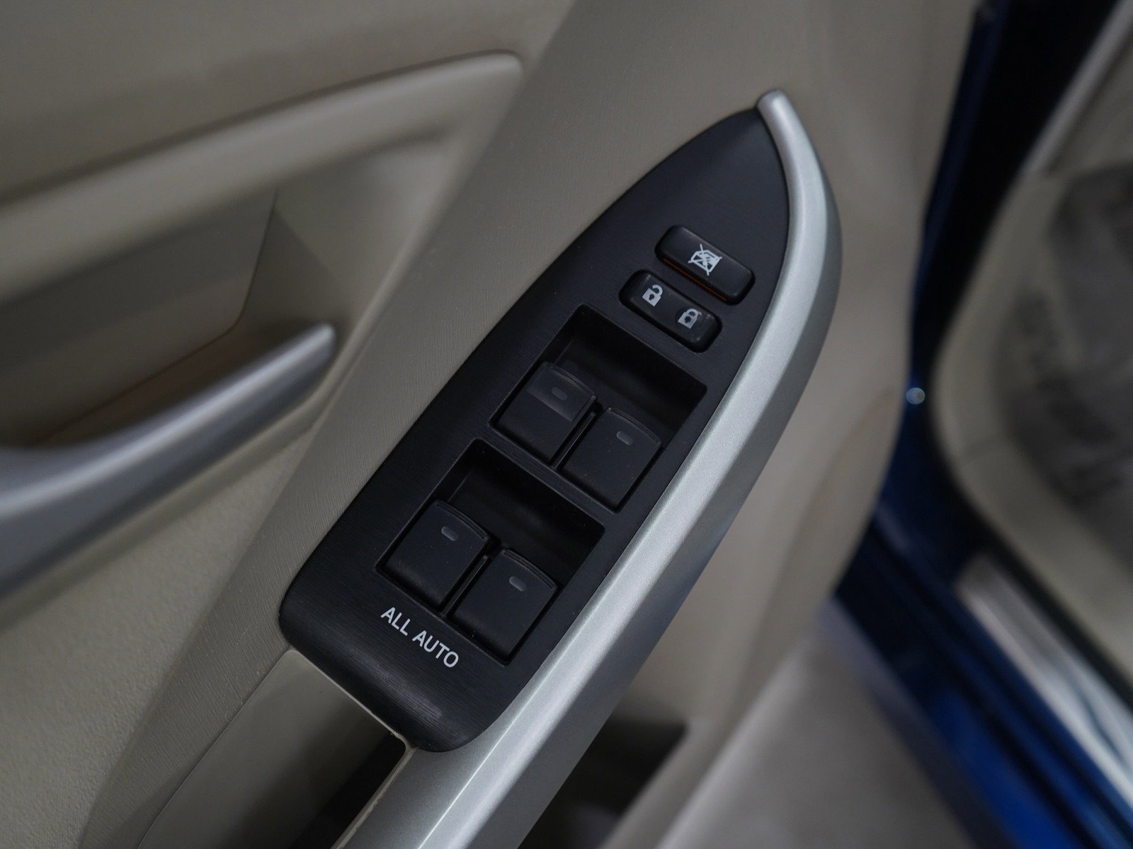 Used 2011 Toyota Prius Two image 18