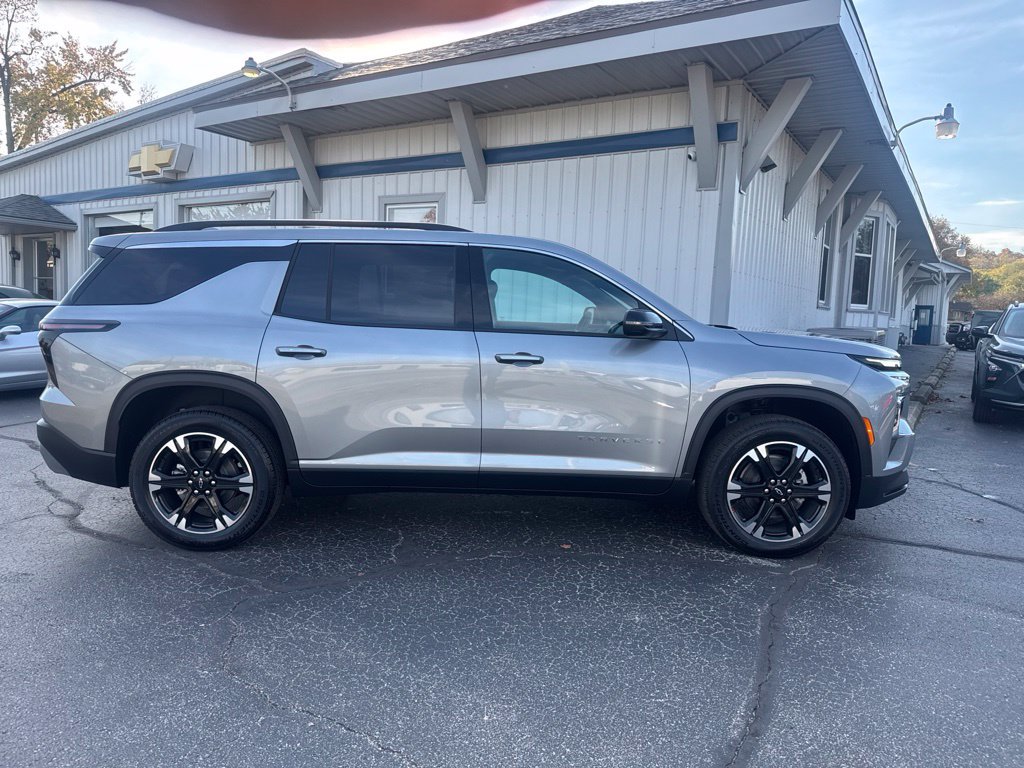 New 2027 Chevrolet Traverse LT AWD/4WD image 8
