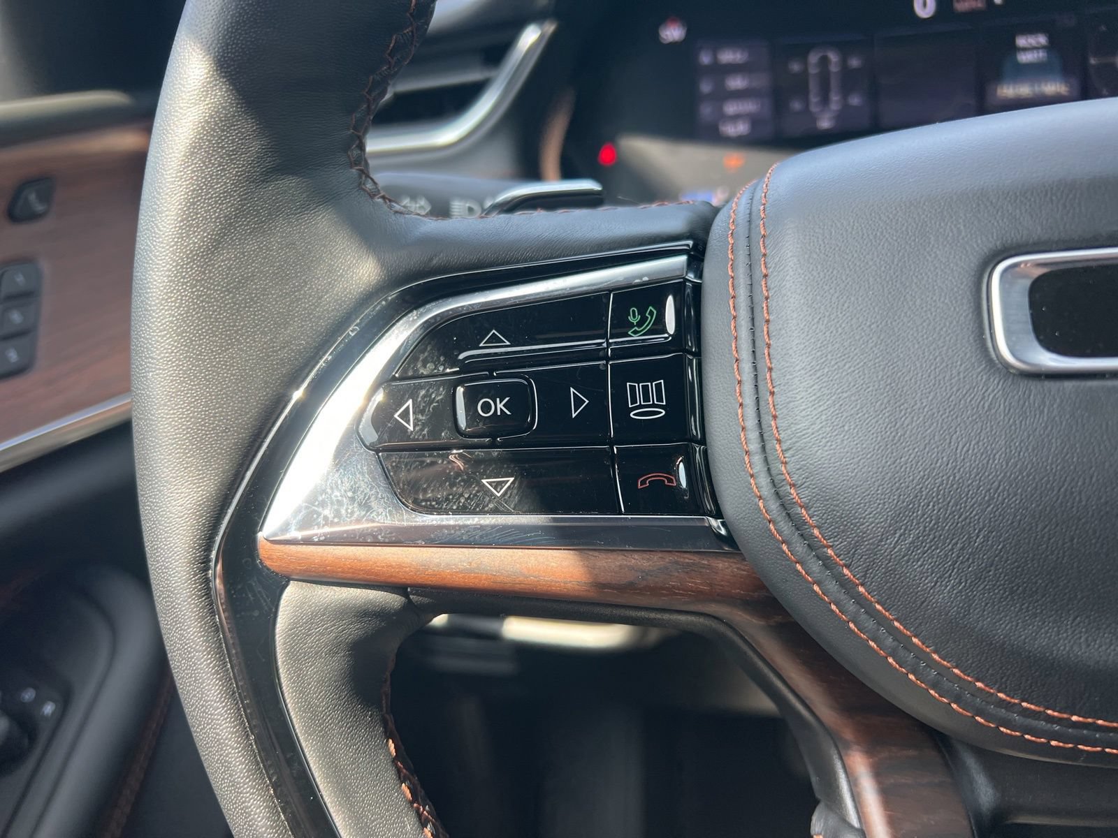 Used 2025 Jeep Grand Cherokee Summit AWD/4WD image 24