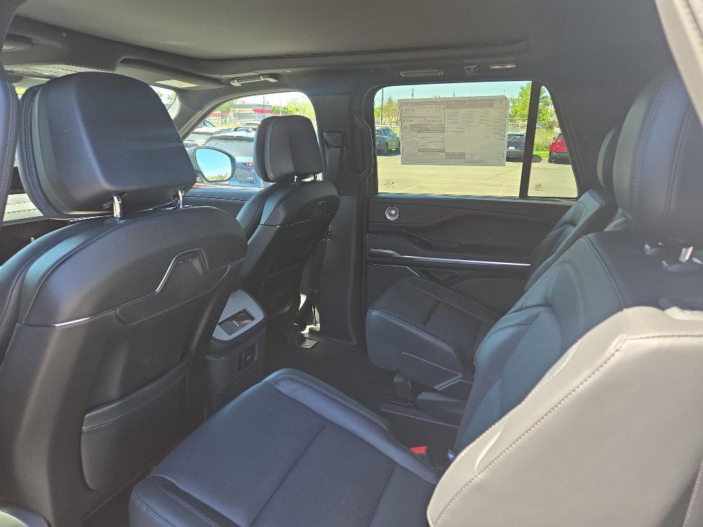 New 2026 Lincoln Navigator L Reserve AWD/4WD image 14