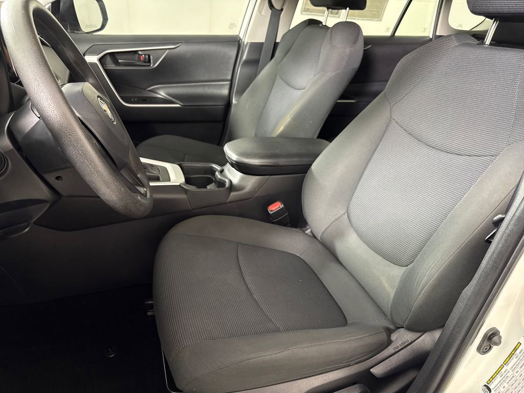 Used 2020 Toyota RAV4 LE FWD image 11