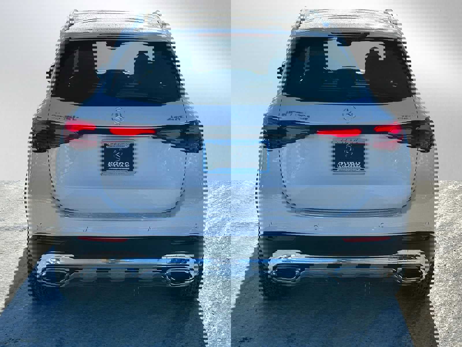 Used 2025 Mercedes-Benz GLC 350e 4MATIC image 4