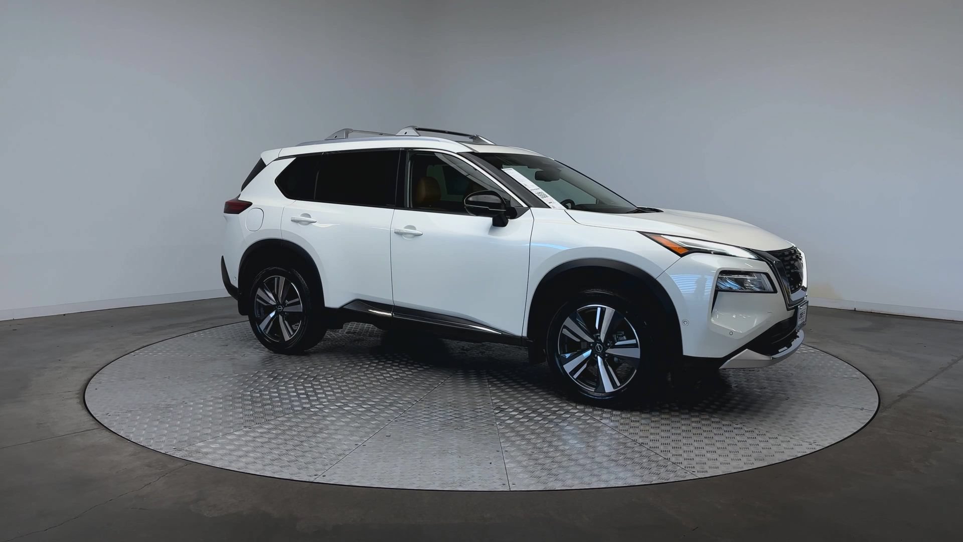 Used 2023 Nissan Rogue Platinum w/ Platinum Premium Package FWD image 2