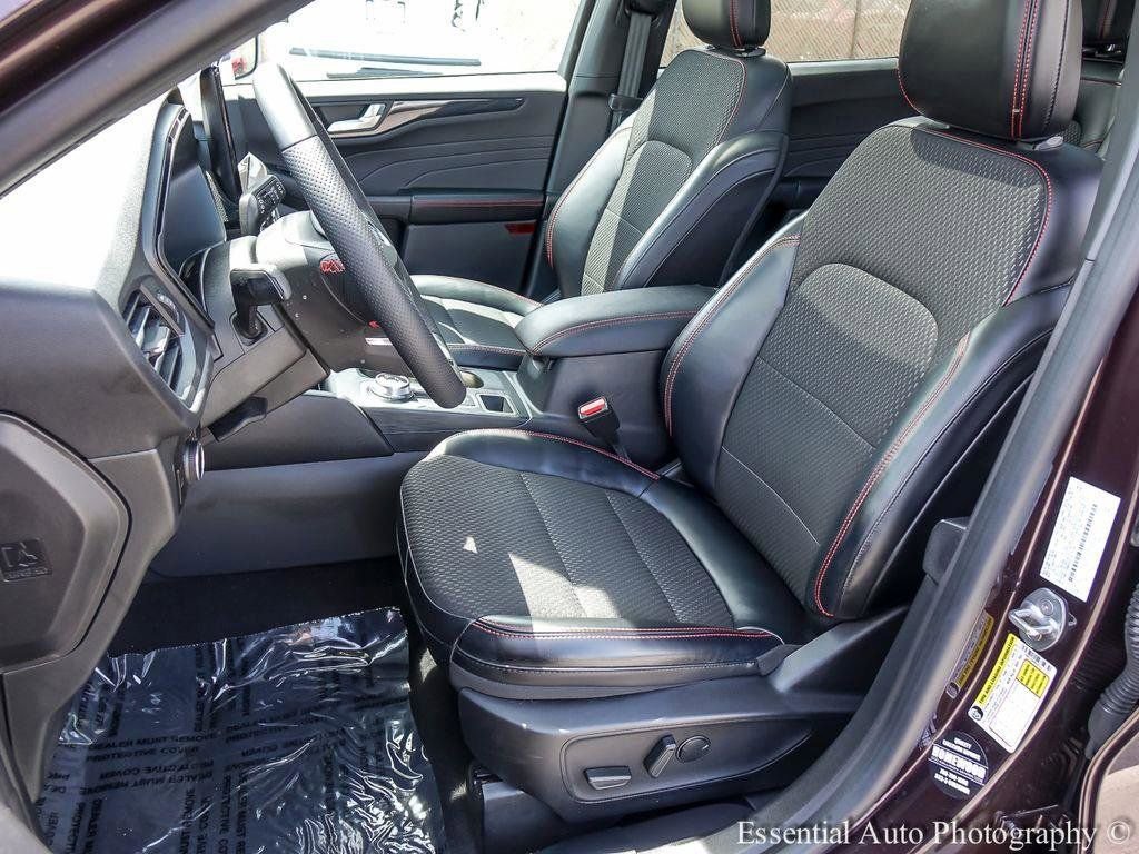 Used 2023 Ford Escape ST-Line w/ Tech Pack #1 AWD/4WD image 9
