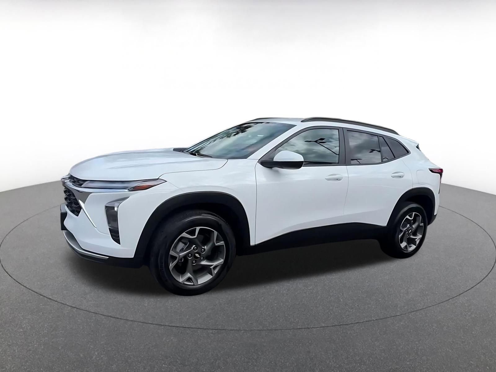 Used 2025 Chevrolet Trax LT FWD image 8