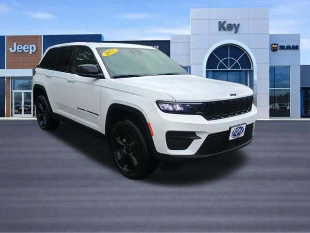 Used 2023 Jeep Grand Cherokee Altitude AWD/4WD image 8