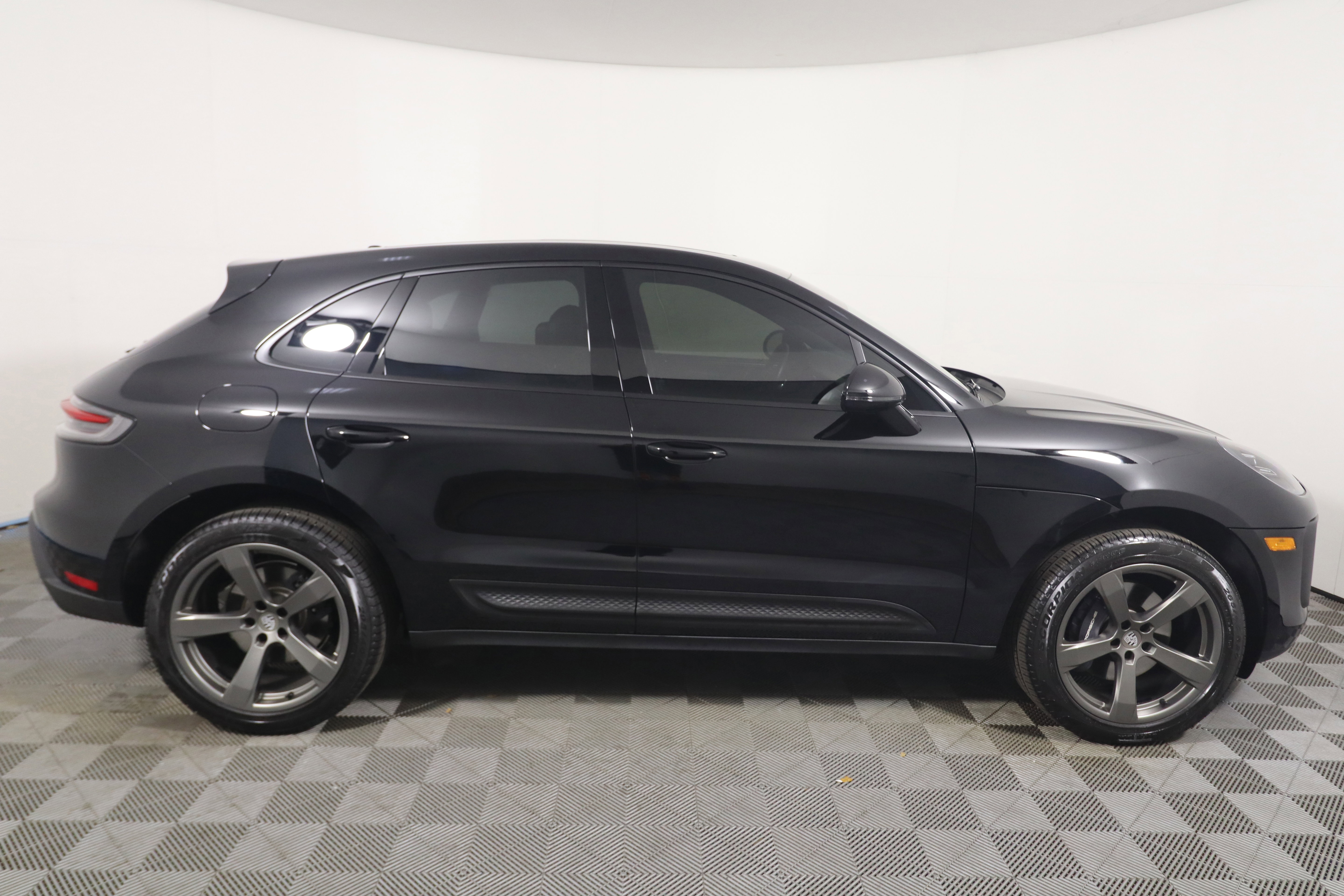 Used 2026 Porsche Macan image 8
