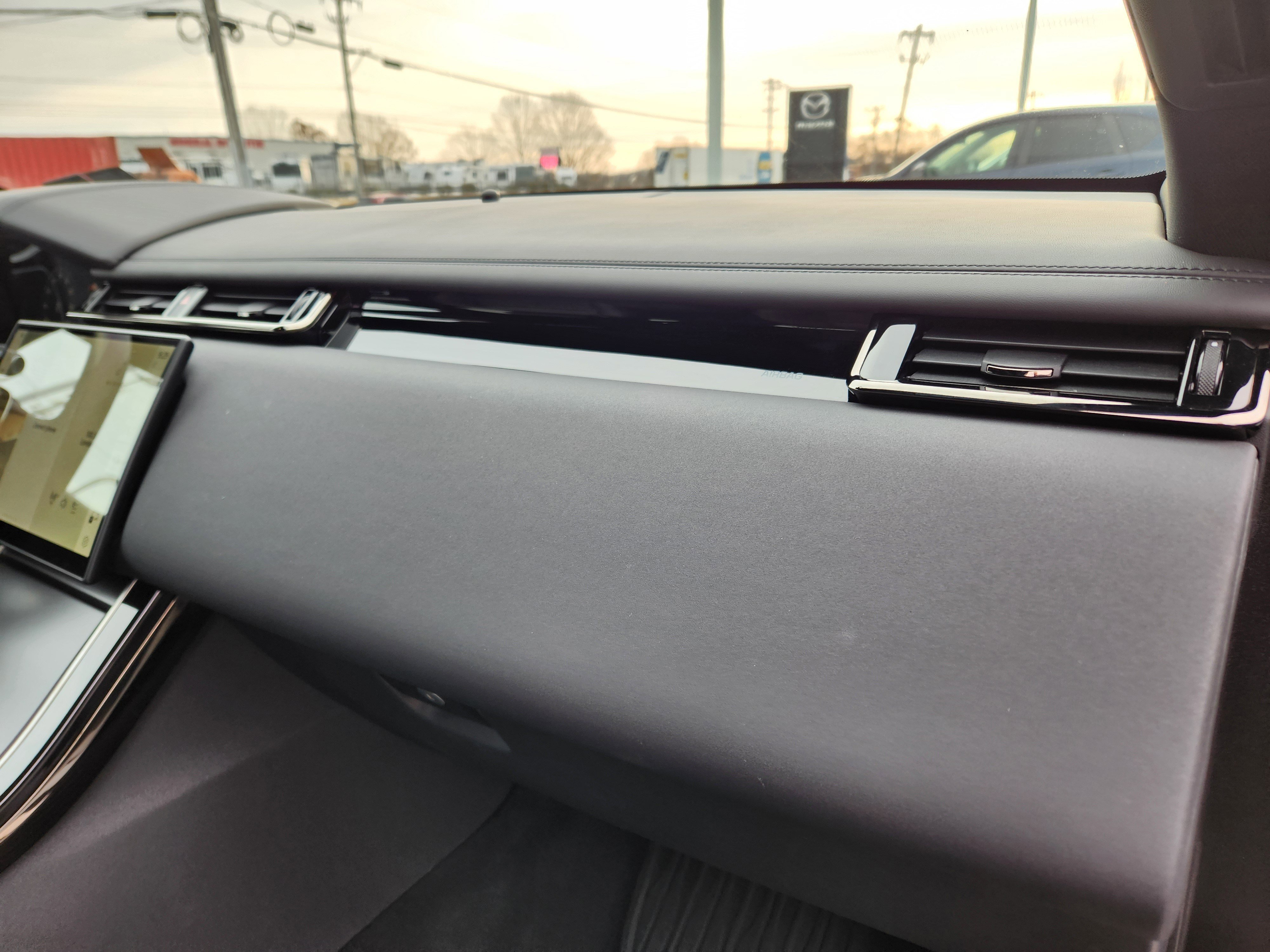 Certified 2026 Land Rover Range Rover Velar Dynamic SE image 17