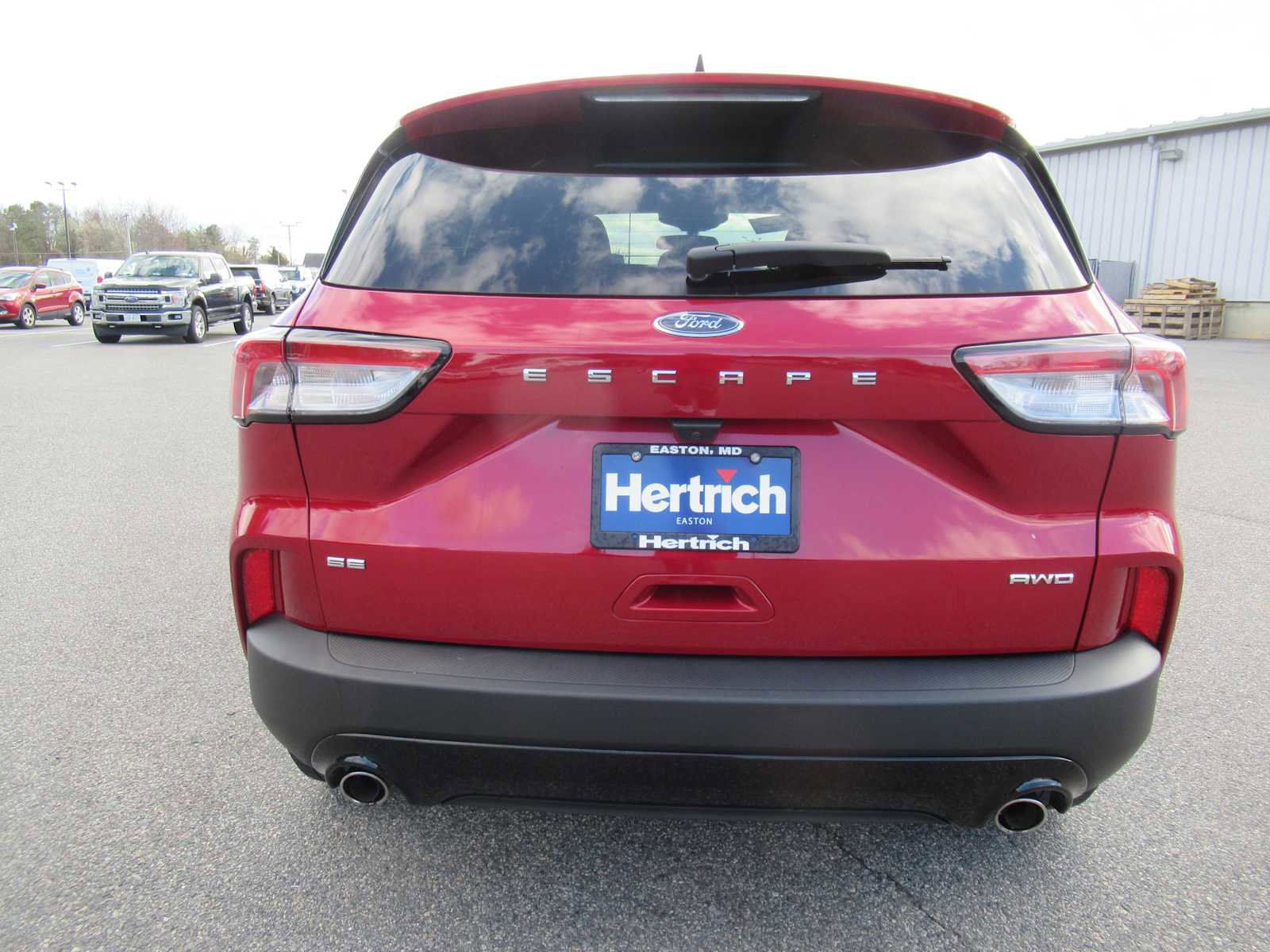 Used 2022 Ford Escape SE w/ SE Sport Appearance Package image 6