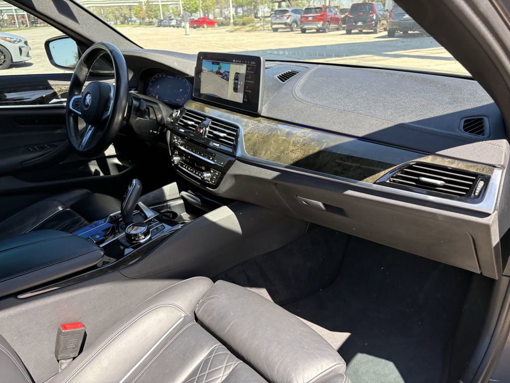 Used 2023 BMW M550i xDrive w/ Executive Package image 28