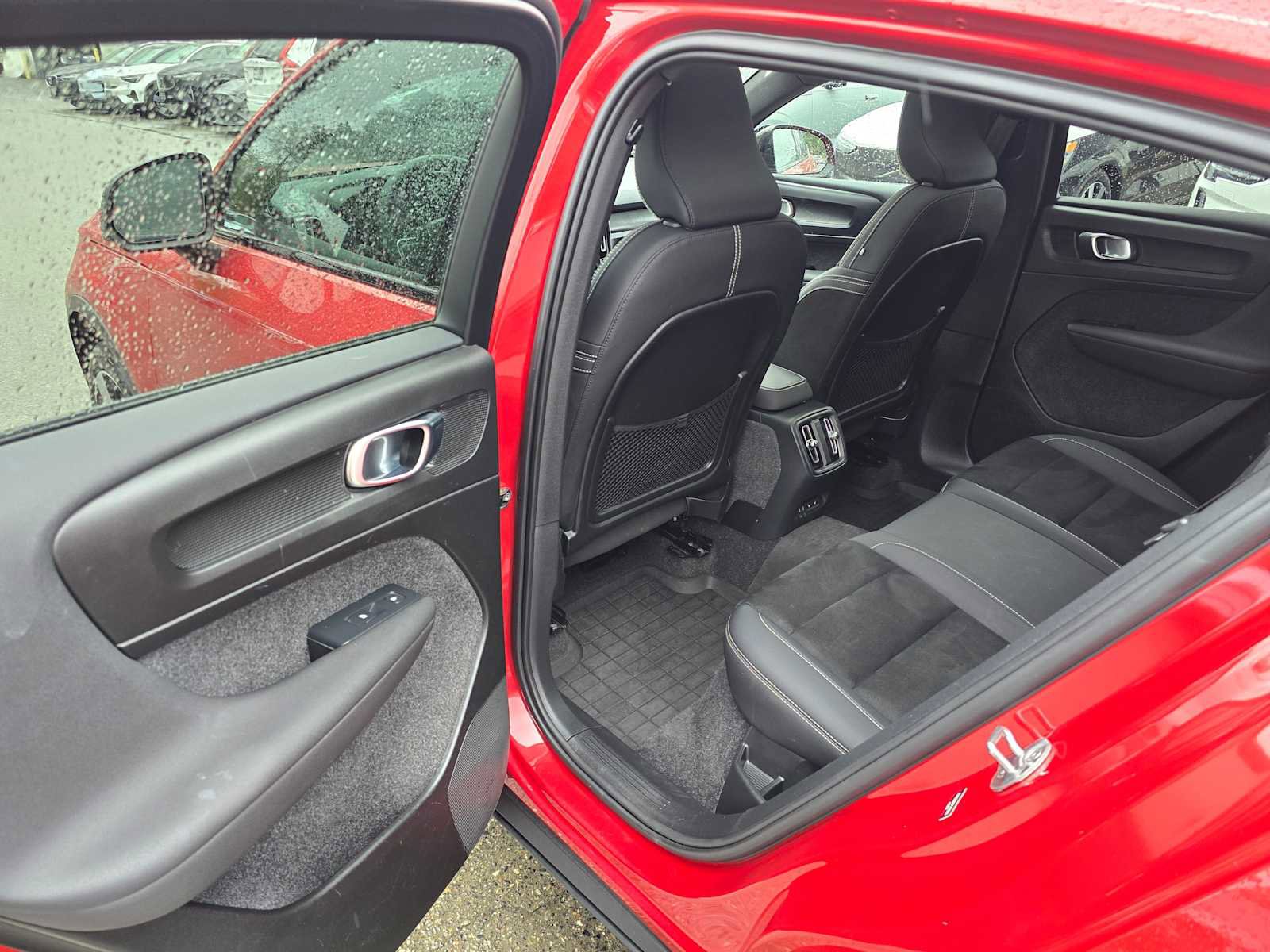 Certified 2023 Volvo C40 P8 Recharge Ultimate w/ Protection Package Premier AWD/4WD image 16