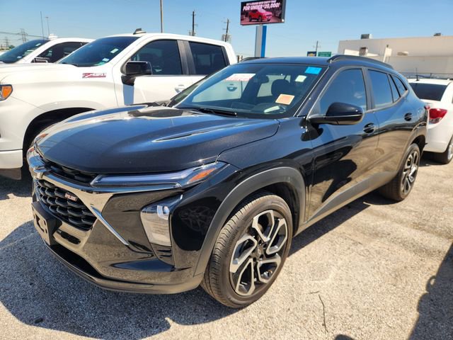 Used 2025 Chevrolet Trax RS w/ Sunroof Package image 3