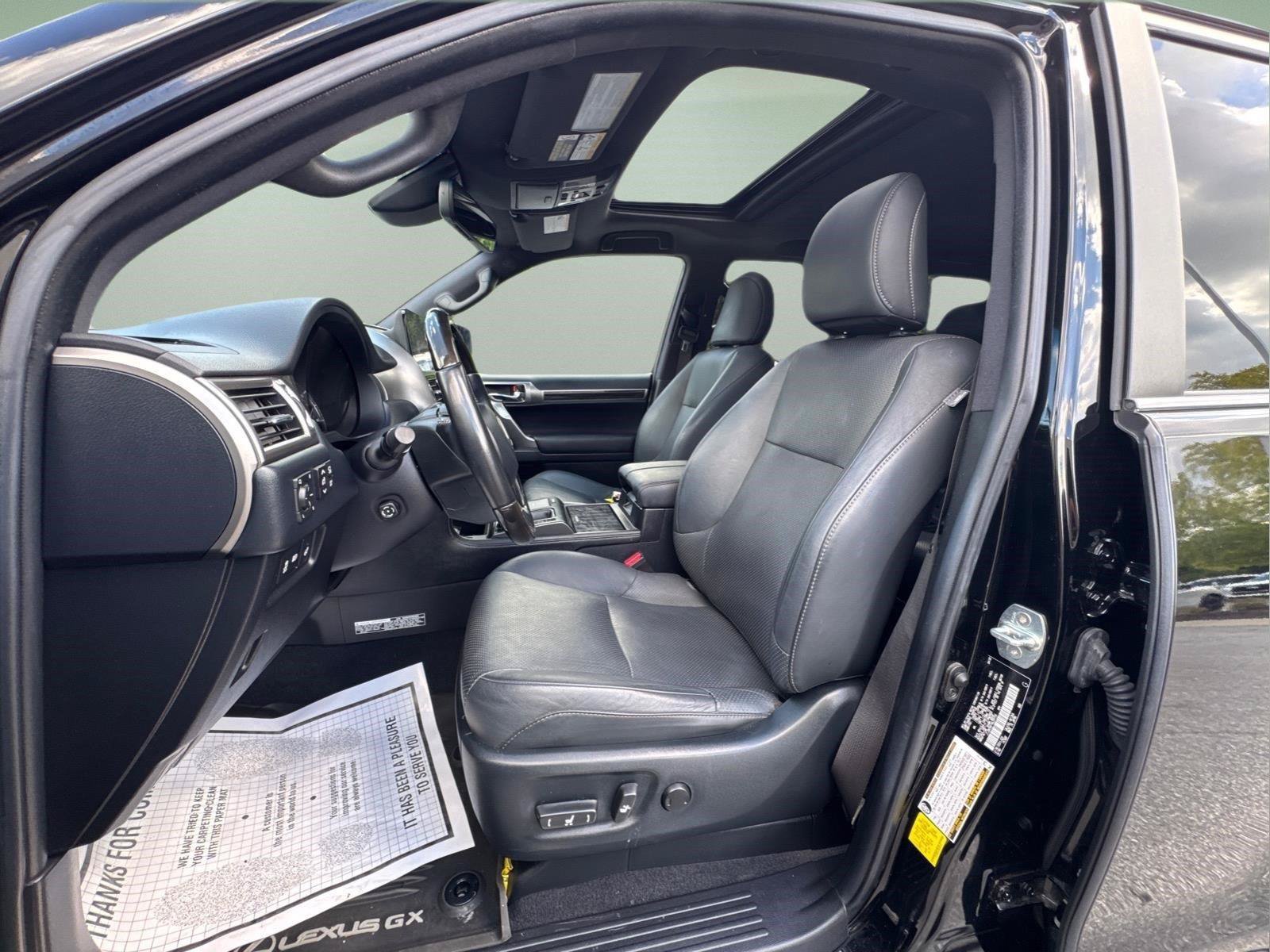 Used 2022 Lexus GX 460 Luxury w/ Sport Design Package AWD/4WD image 18